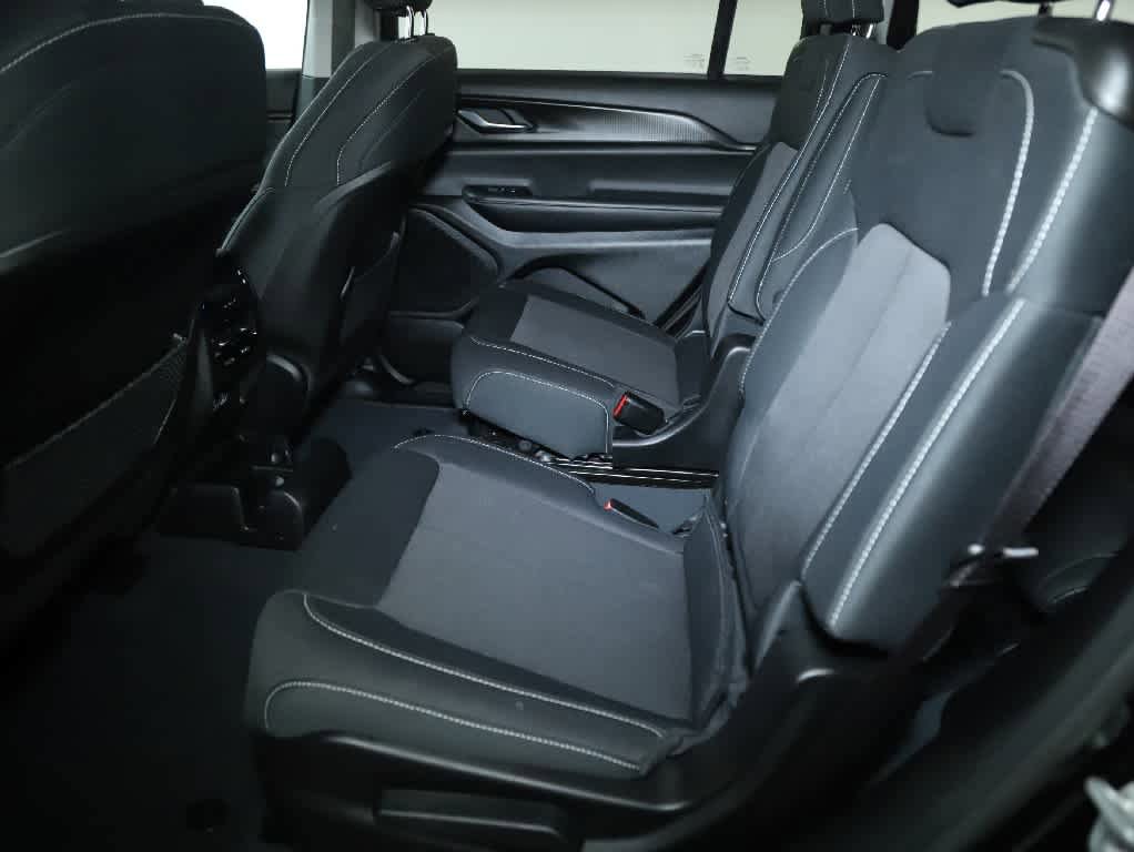 Used 2023 Jeep Grand Cherokee L Laredo AWD/4WD image 17