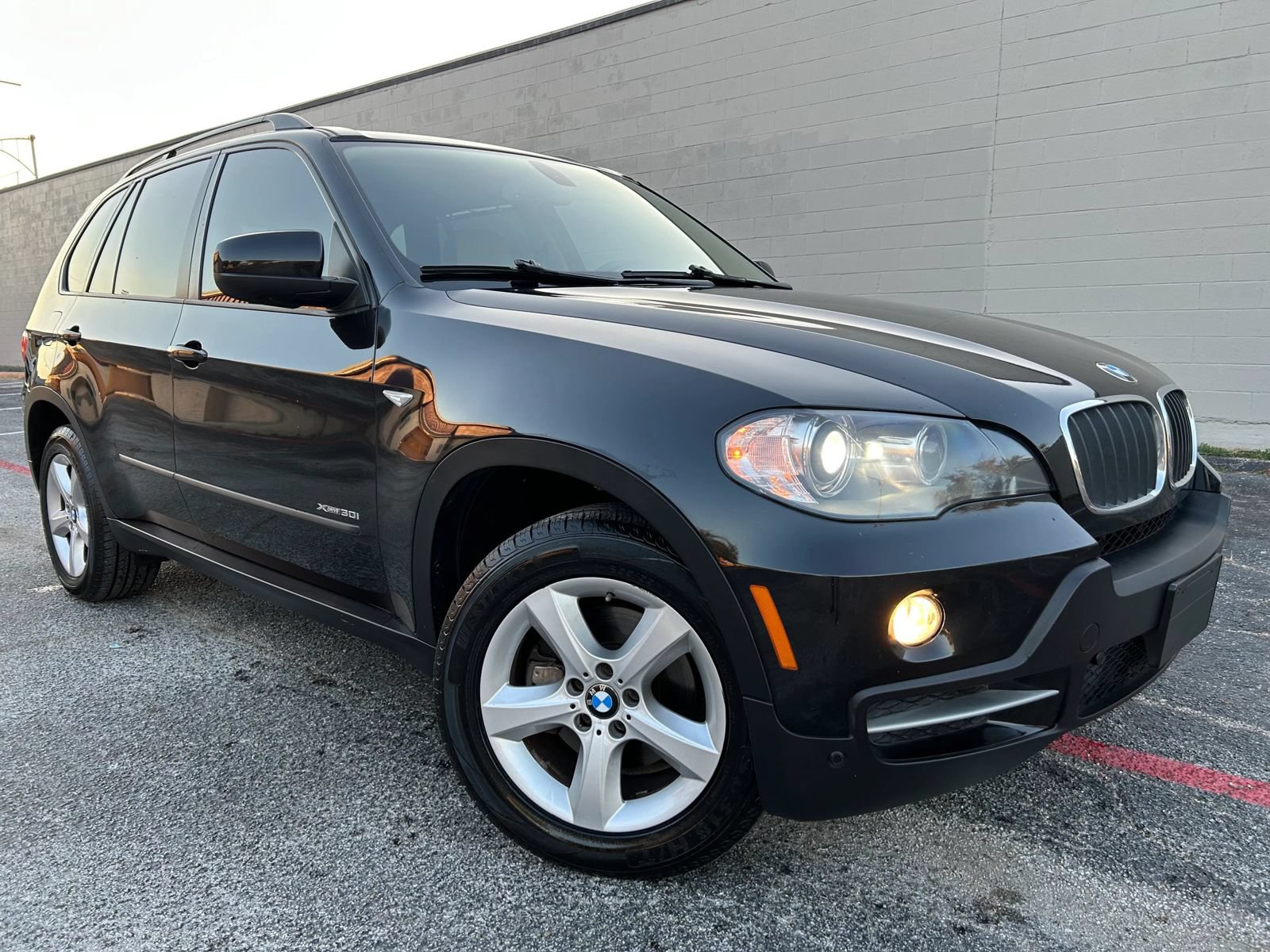 Used 2010 BMW X5 xDrive30i AWD/4WD image 1