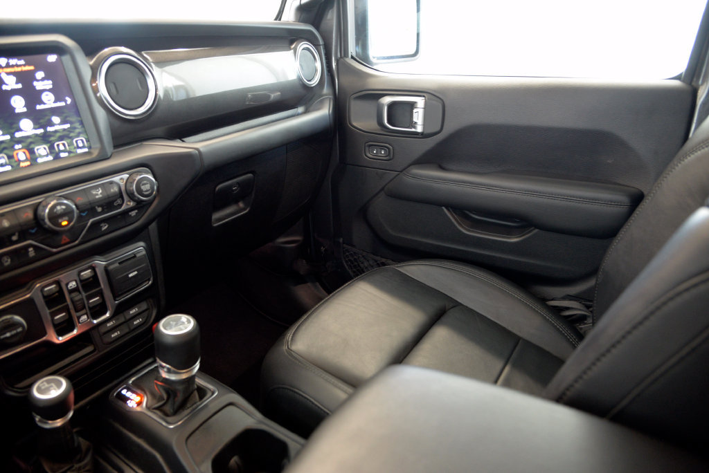 Used 2019 Jeep Wrangler Unlimited Sahara AWD/4WD image 27