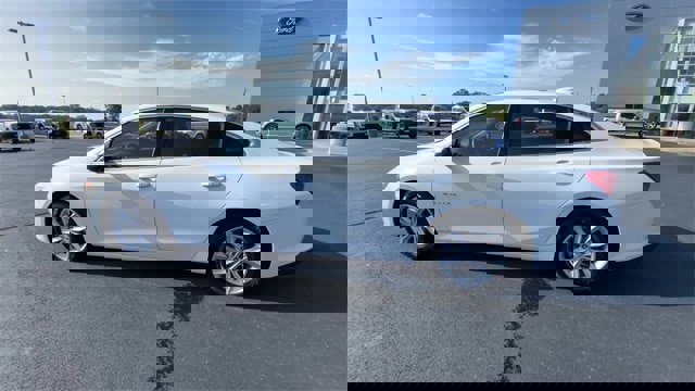 Used 2024 Chevrolet Malibu LT image 5