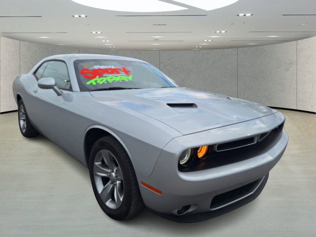Used 2021 Dodge Challenger SXT w/ Driver Convenience Group image 7
