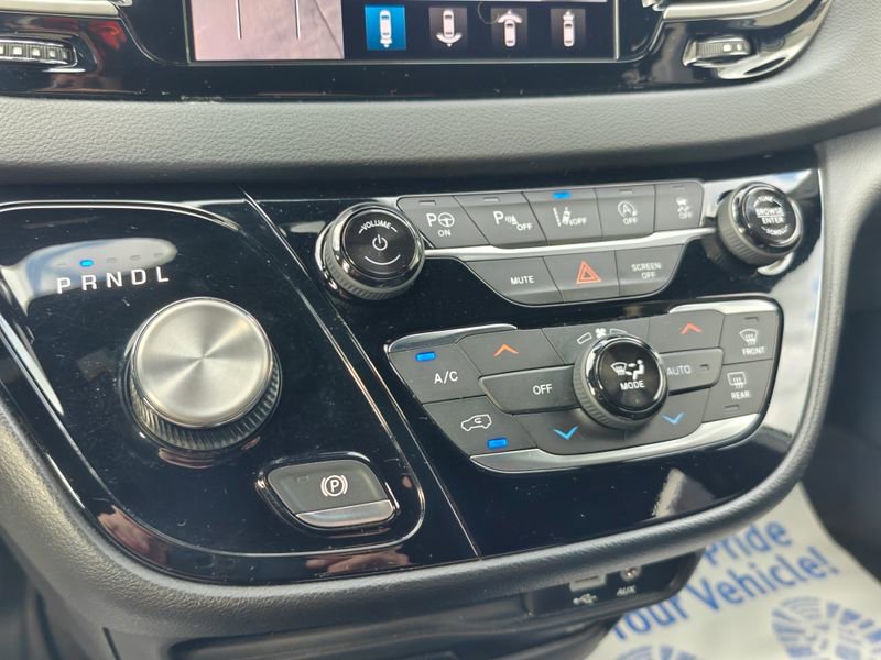 Used 2020 Chrysler Pacifica Touring-L Plus FWD image 34