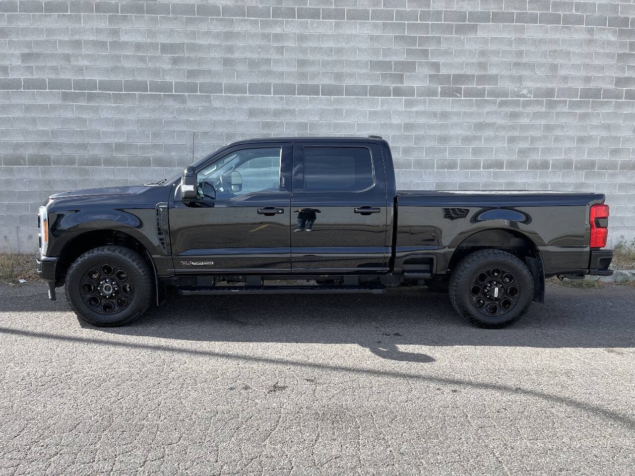 Used 2023 Ford F350 Lariat w/ Lariat Ultimate Package AWD/4WD image 9