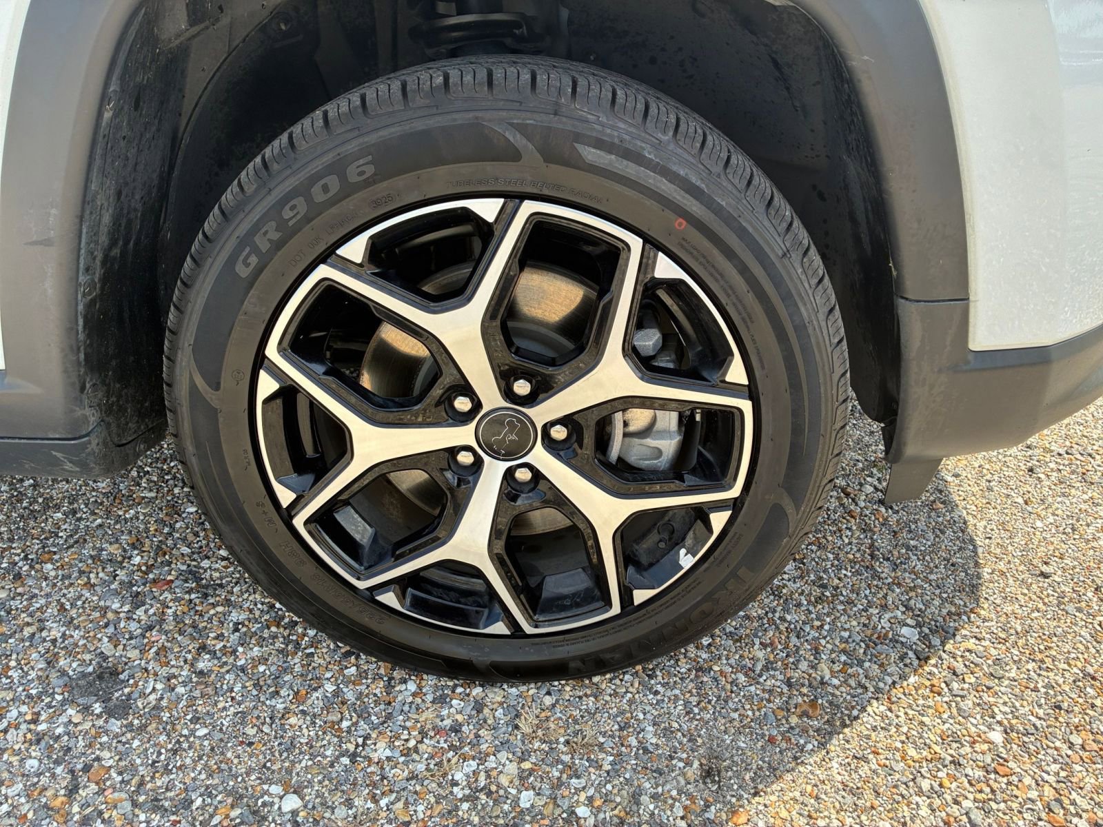 Used 2025 Jeep Compass Limited image 28