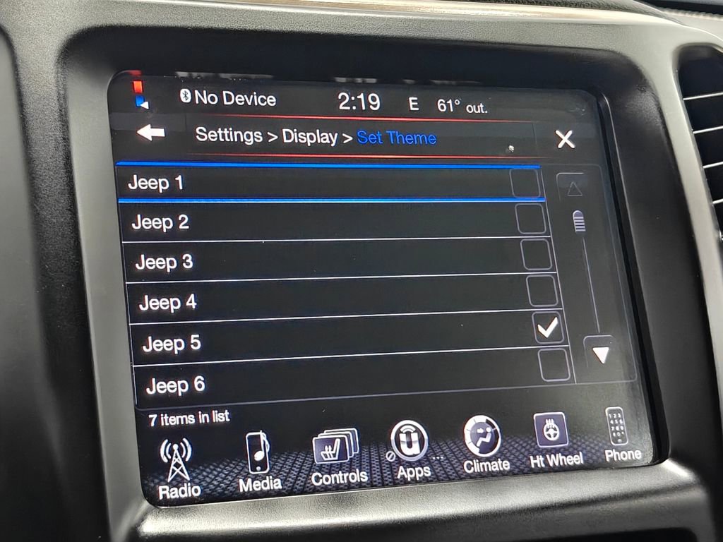 Used 2015 Jeep Cherokee Latitude w/ Cold Weather Group image 40