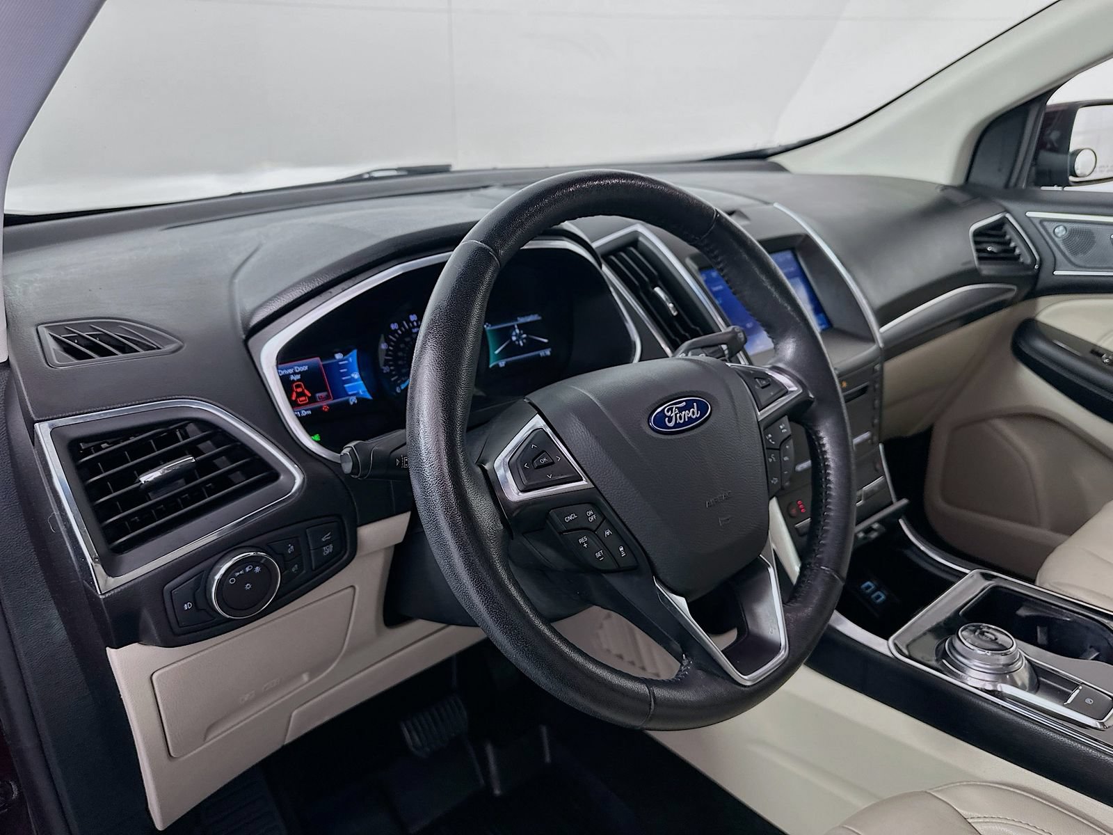 Used 2019 Ford Edge Titanium w/ Cold Weather Package AWD/4WD image 9