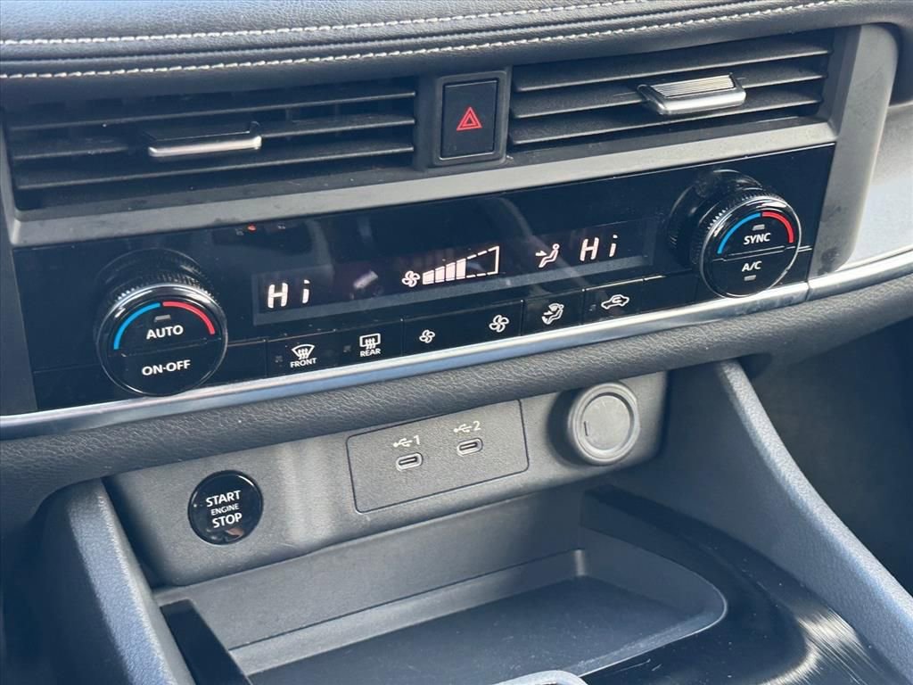 Certified 2025 Nissan Rogue SV image 22