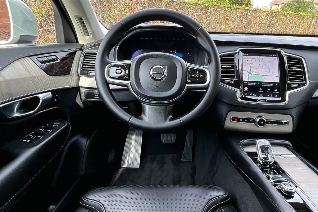 Used 2025 Volvo XC90 B5 Ultra AWD/4WD image 7