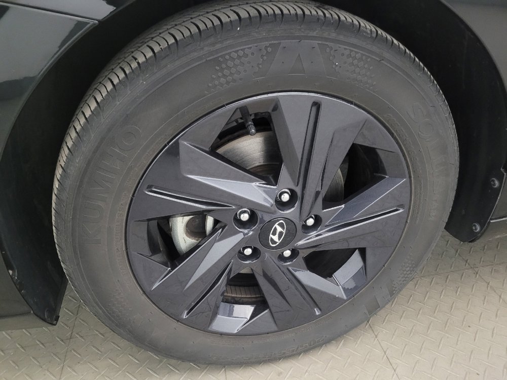 Used 2023 Hyundai Elantra SEL w/ Cargo Package FWD image 31