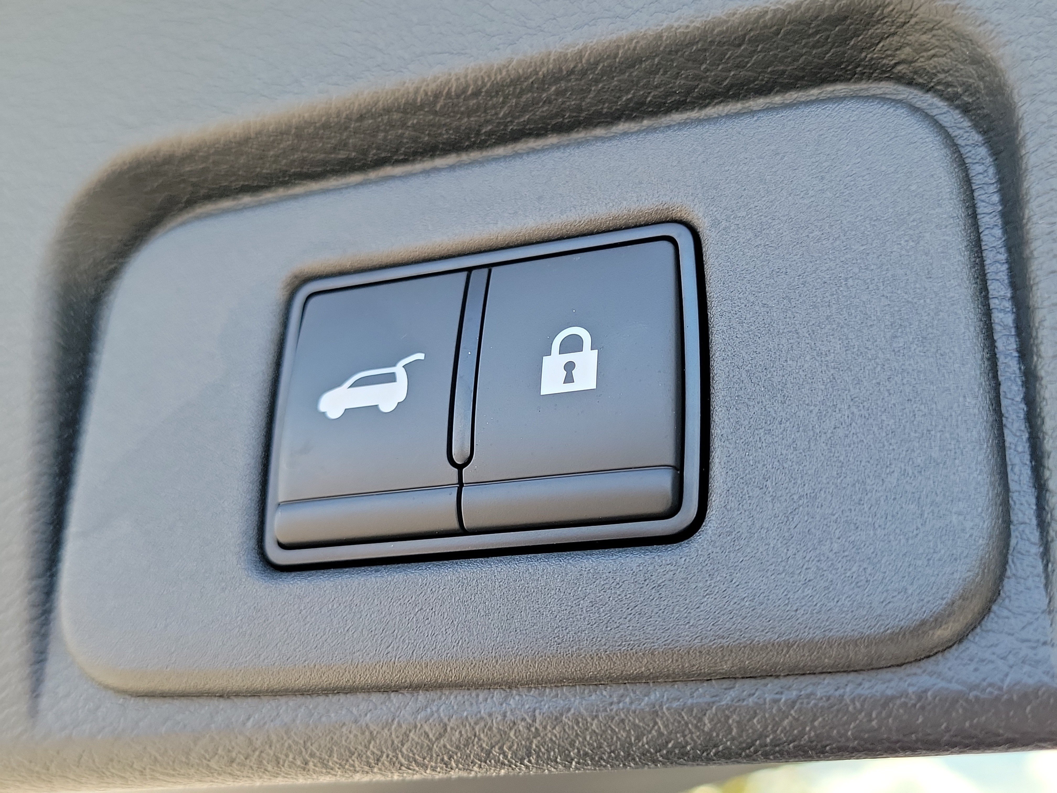 Certified 2025 Nissan Rogue SL FWD image 7