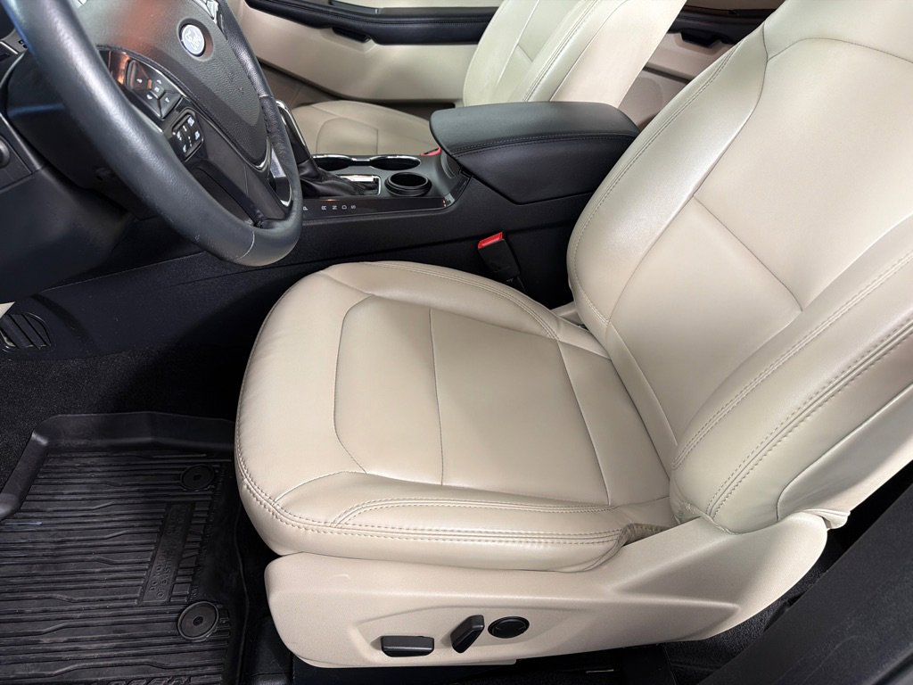 Used 2019 Ford Explorer XLT w/ Equipment Group 202A FWD image 12