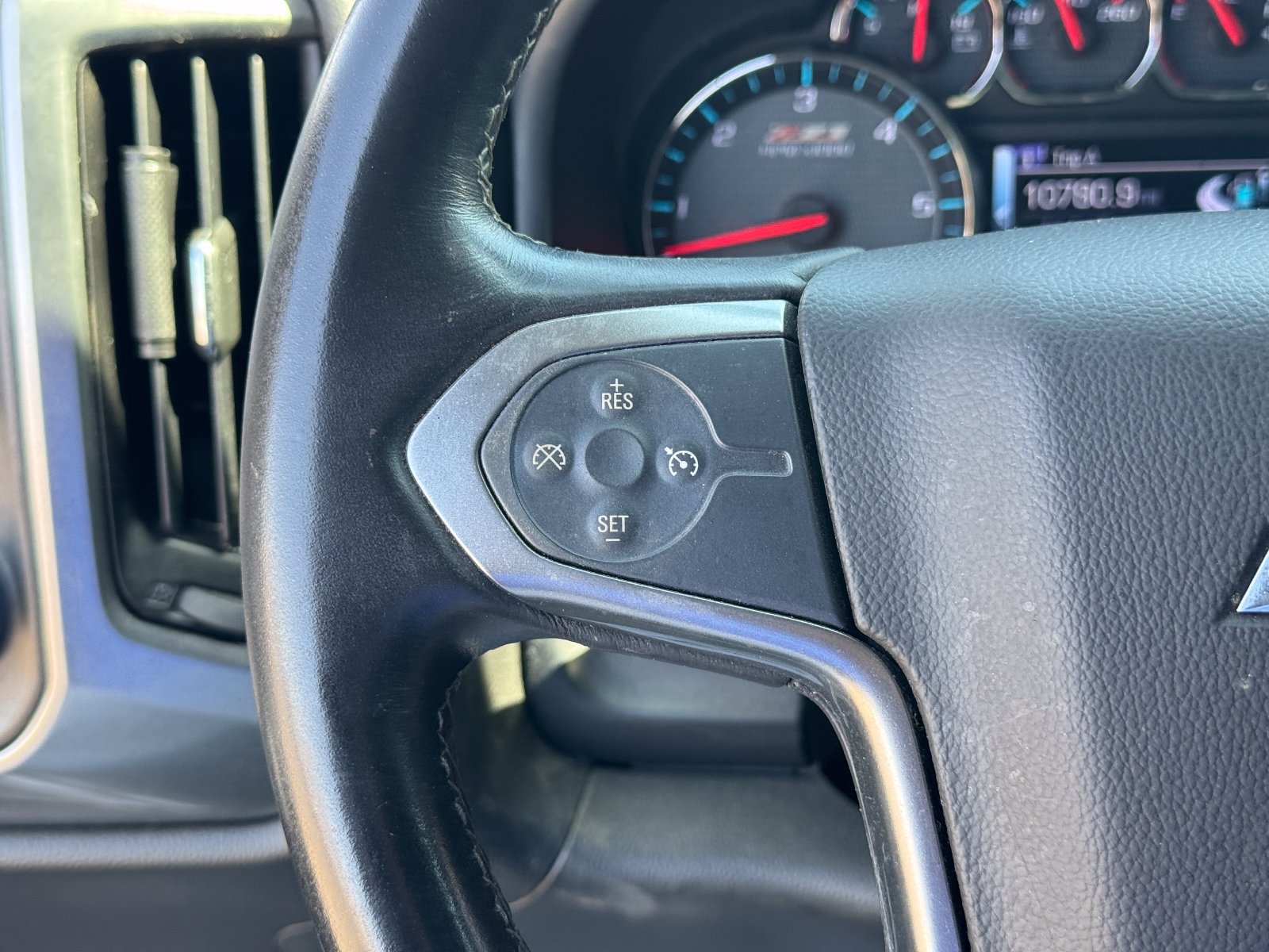 Used 2017 Chevrolet Silverado 1500 LT w/ All Star Edition AWD/4WD image 25
