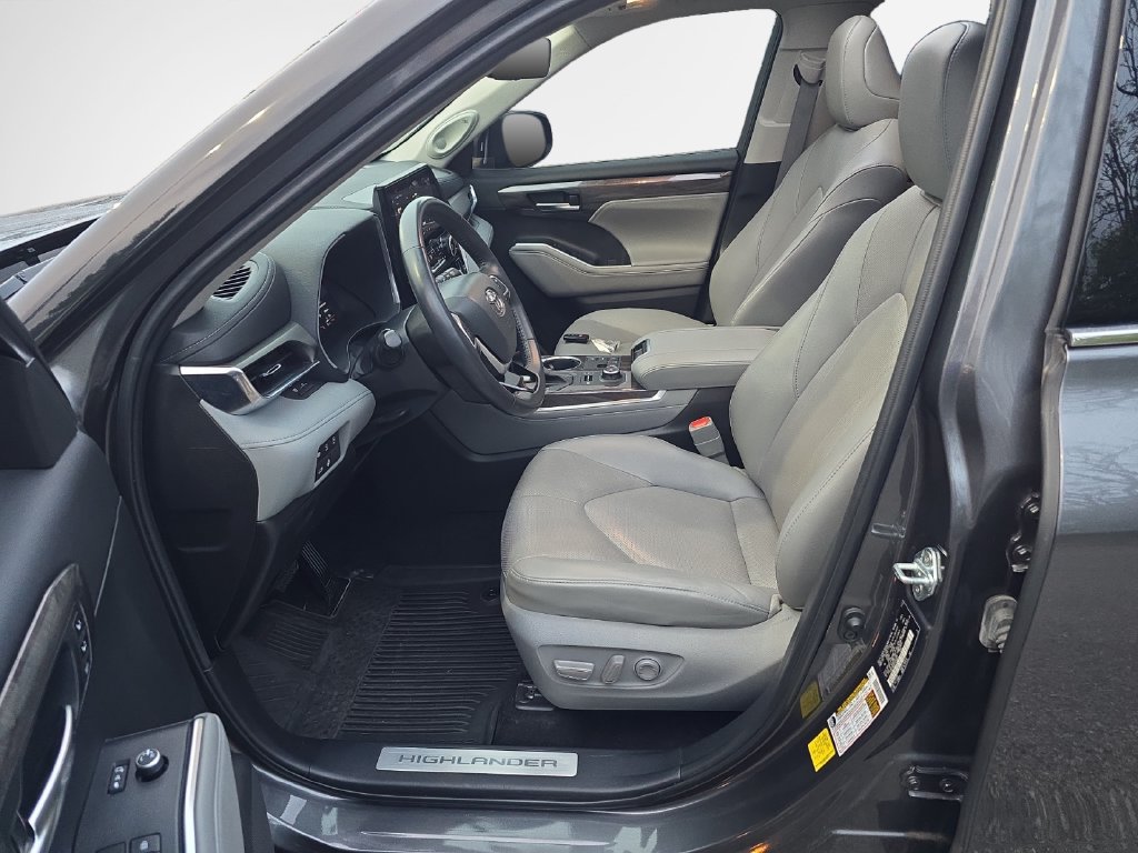 Used 2023 Toyota Highlander Limited AWD/4WD image 12