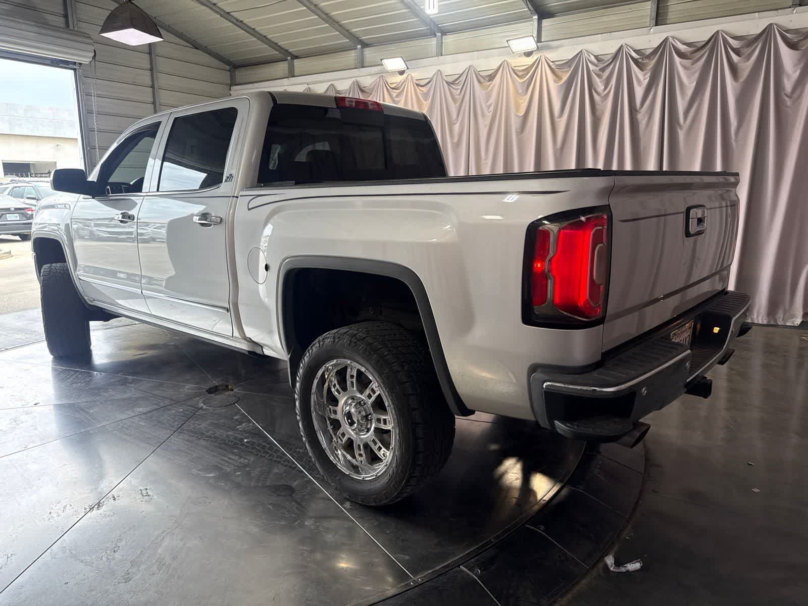 Used 2017 GMC Sierra 1500 SLT w/ SLT Premium Package AWD/4WD image 5