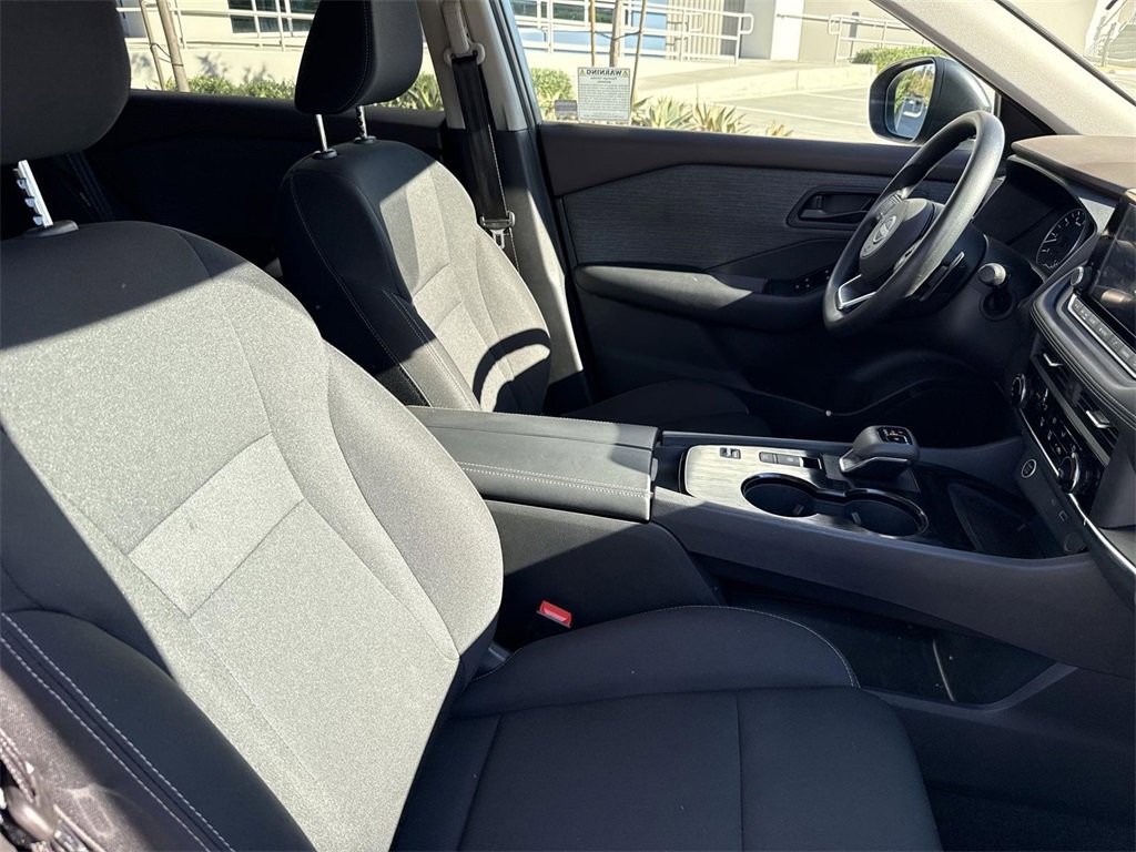 Used 2023 Nissan Rogue S image 25