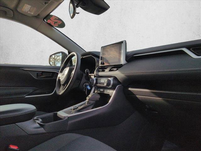 Used 2025 Toyota RAV4 LE AWD/4WD image 21