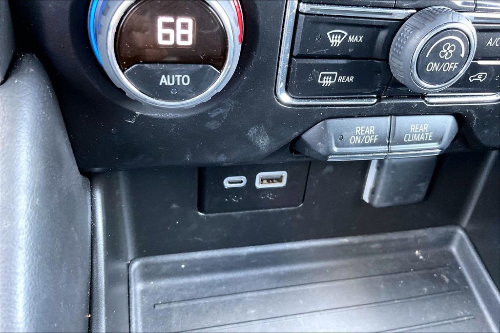 Used 2024 Chevrolet Tahoe LS RWD image 32