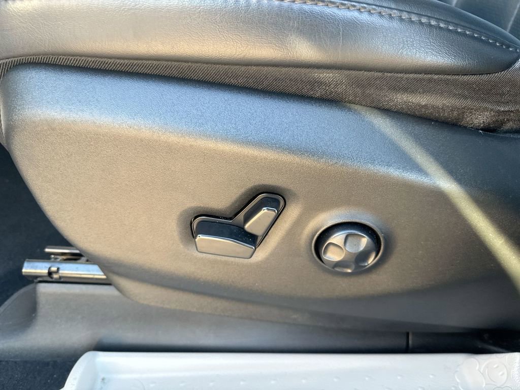 Used 2023 Chrysler Pacifica Touring-L image 14