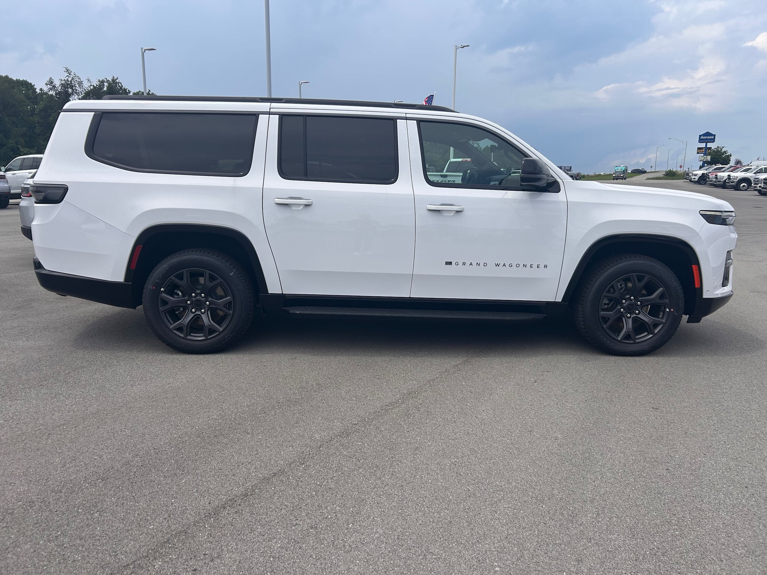 New 2026 Jeep Grand Wagoneer L Limited AWD/4WD image 2