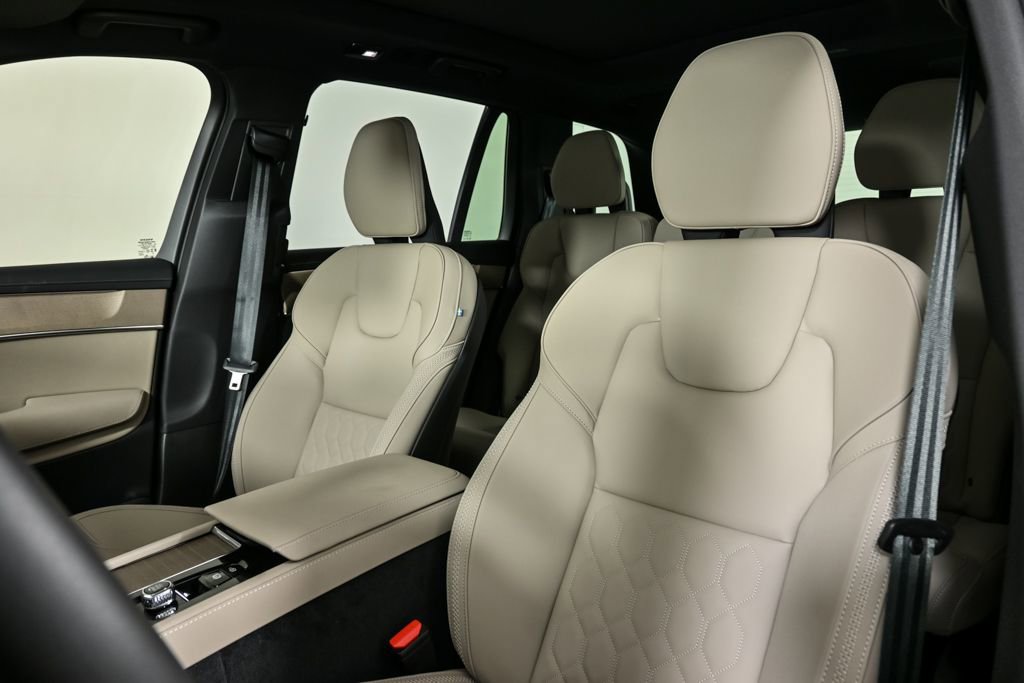 New 2026 Volvo XC90 B6 Plus w/ Protection Package Premier image 5