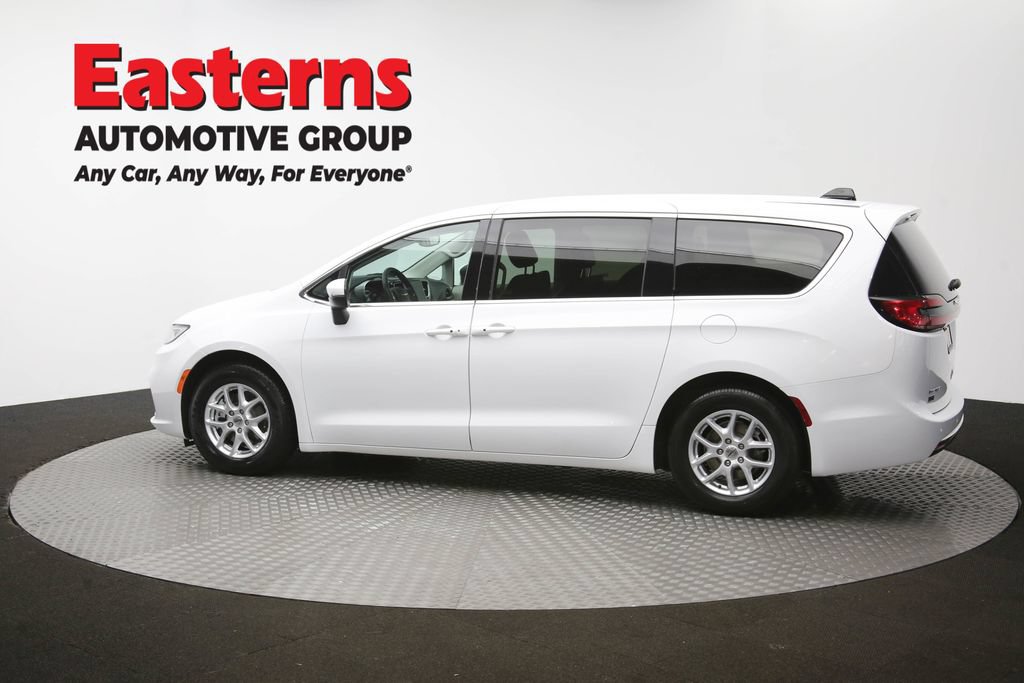 Used 2023 Chrysler Pacifica Touring-L FWD image 63