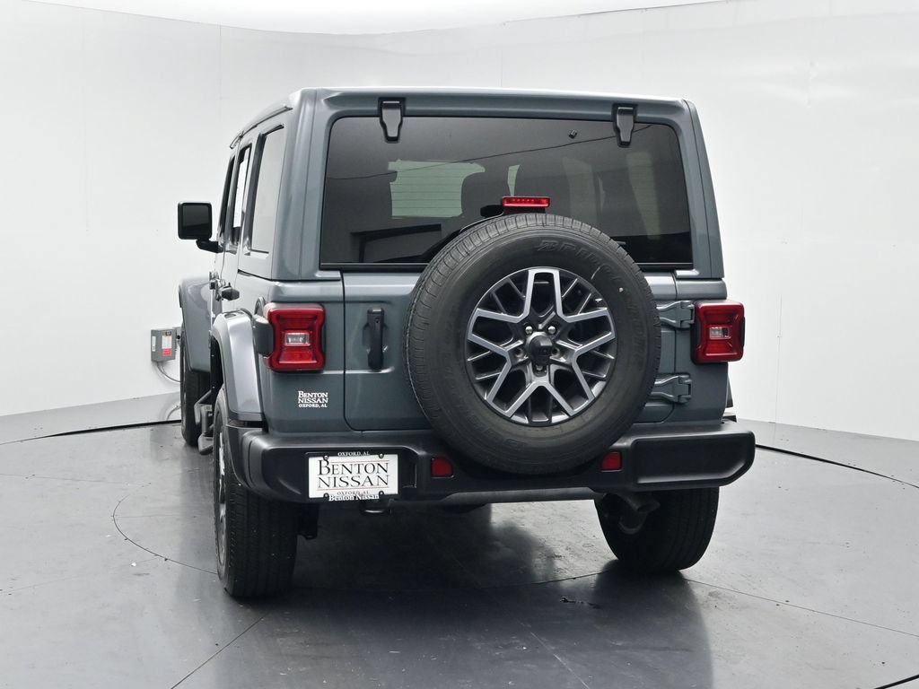 Used 2024 Jeep Wrangler Unlimited Sahara w/ Technology Group AWD/4WD image 17