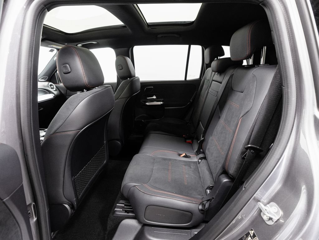 Used 2023 Mercedes-Benz EQB 300 4MATIC image 25