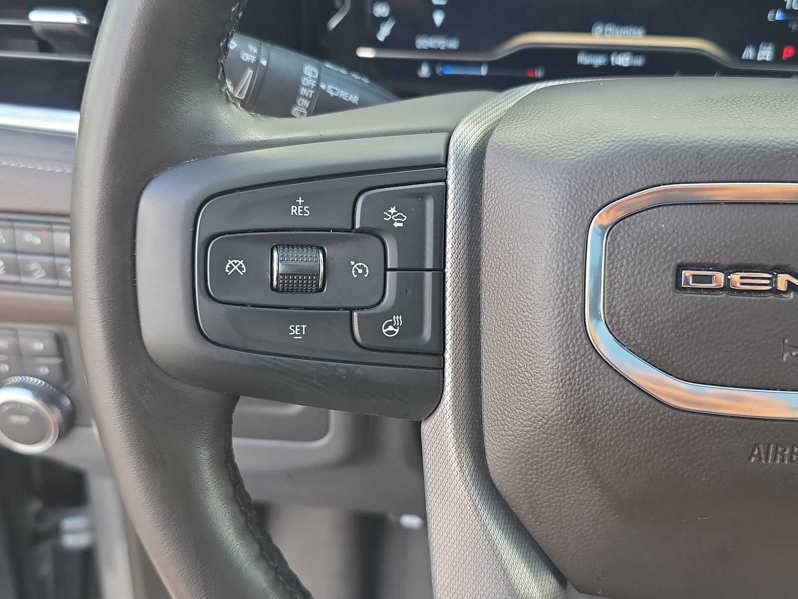 Used 2024 GMC Yukon Denali AWD/4WD image 14