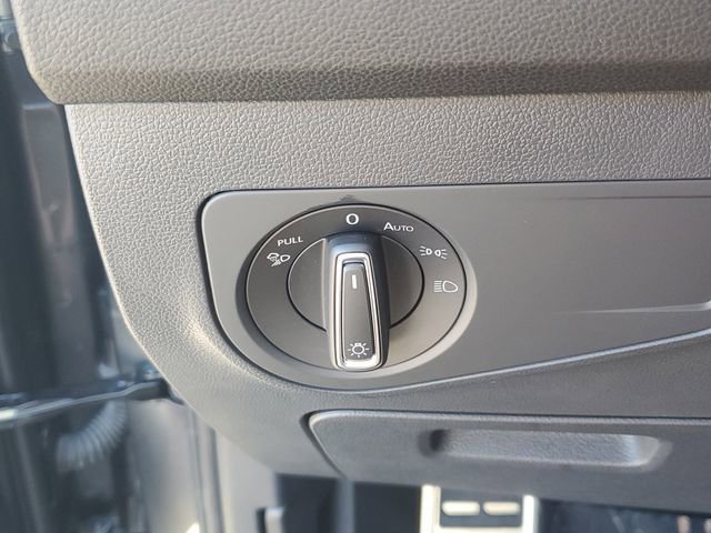 Certified 2024 Volkswagen Tiguan SEL R-Line image 31