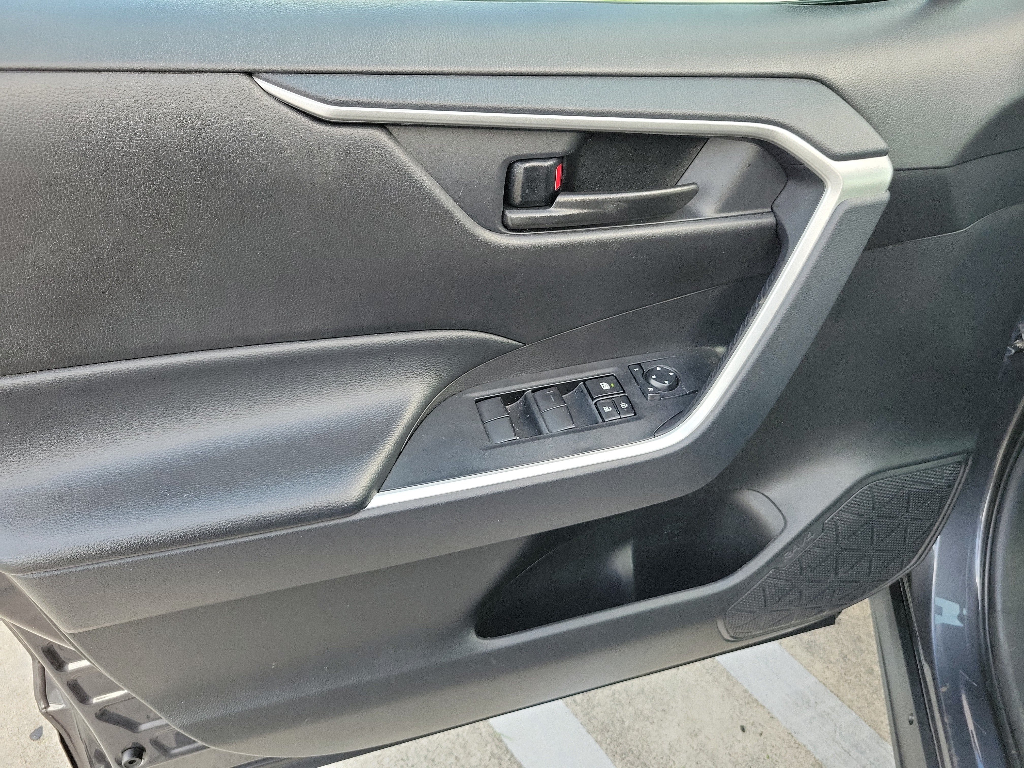 Certified 2025 Toyota RAV4 LE FWD image 20