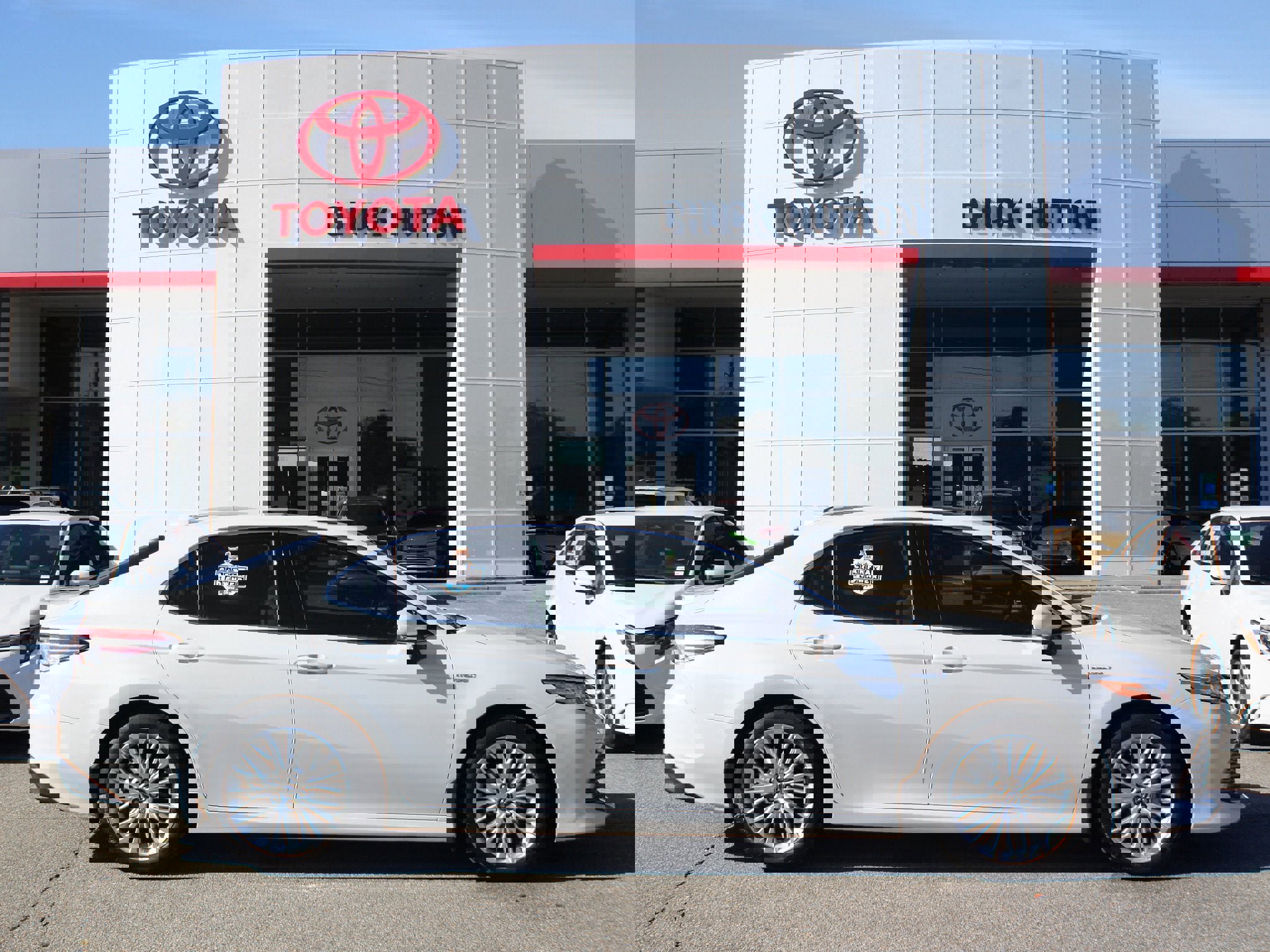 Used 2019 Toyota Camry XLE image 1