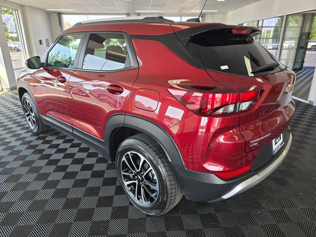 Used 2025 Chevrolet TrailBlazer LT AWD/4WD image 5