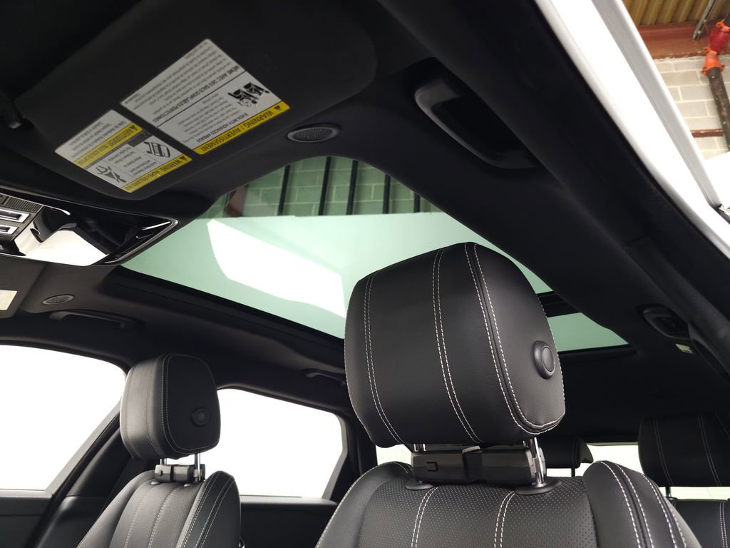 Certified 2021 Land Rover Range Rover Velar R-Dynamic S AWD/4WD image 18