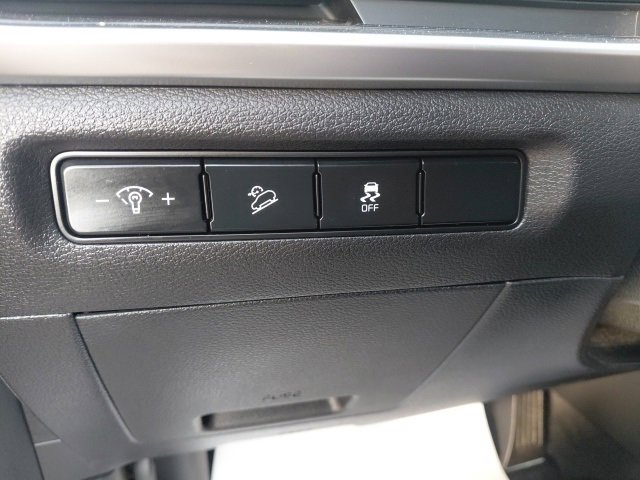 Used 2023 Kia Telluride LX image 19