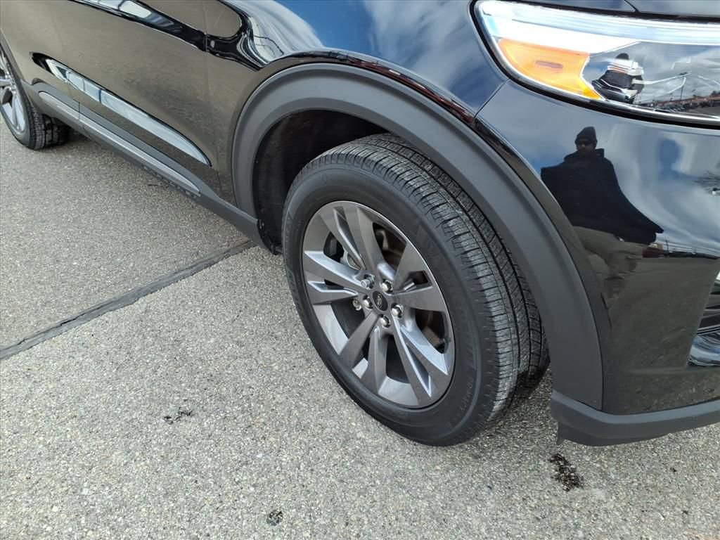 Certified 2023 Ford Explorer XLT w/ Equipment Group 202A image 5