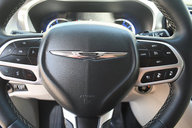 Used 2024 Chrysler Pacifica Limited FWD image 31
