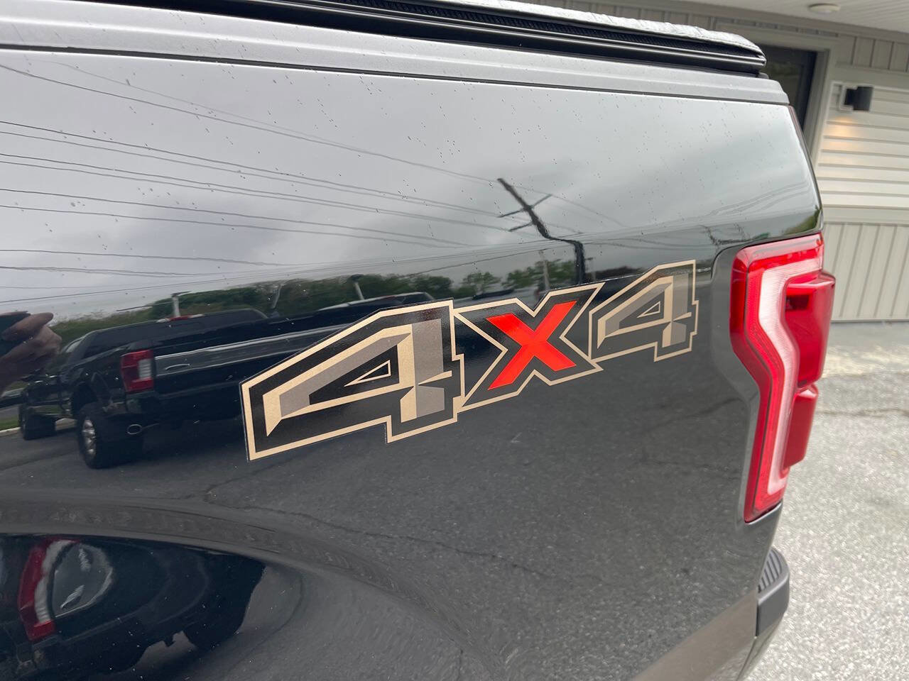 Used 2016 Ford F150 Lariat w/ Equipment Group 502A Luxury AWD/4WD image 18