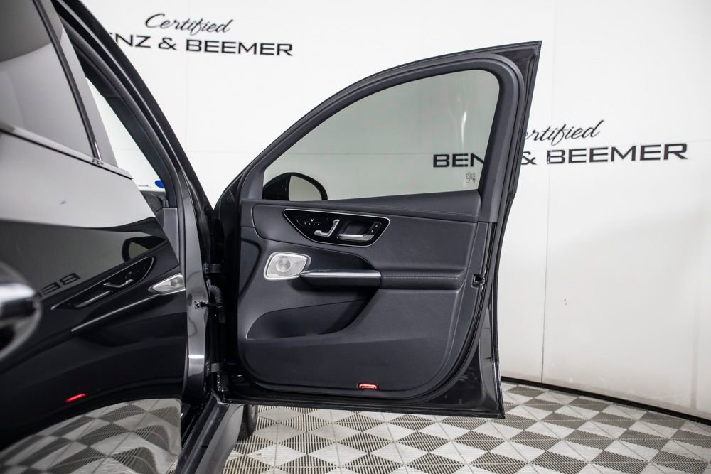 Used 2025 Mercedes-Benz GLC 300 4MATIC w/ AMG Line image 19