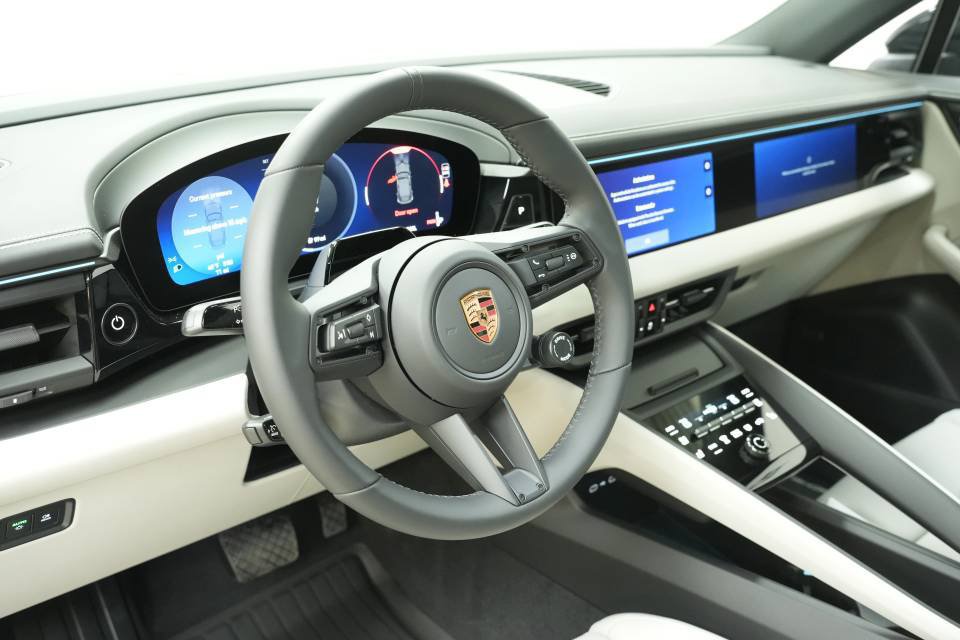 New 2026 Porsche Macan 4 Electric AWD/4WD image 4