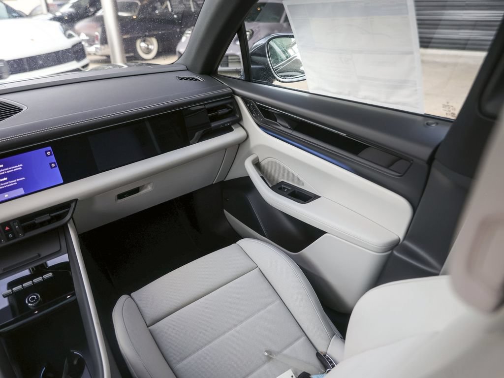 New 2026 Porsche Macan Electric RWD image 31