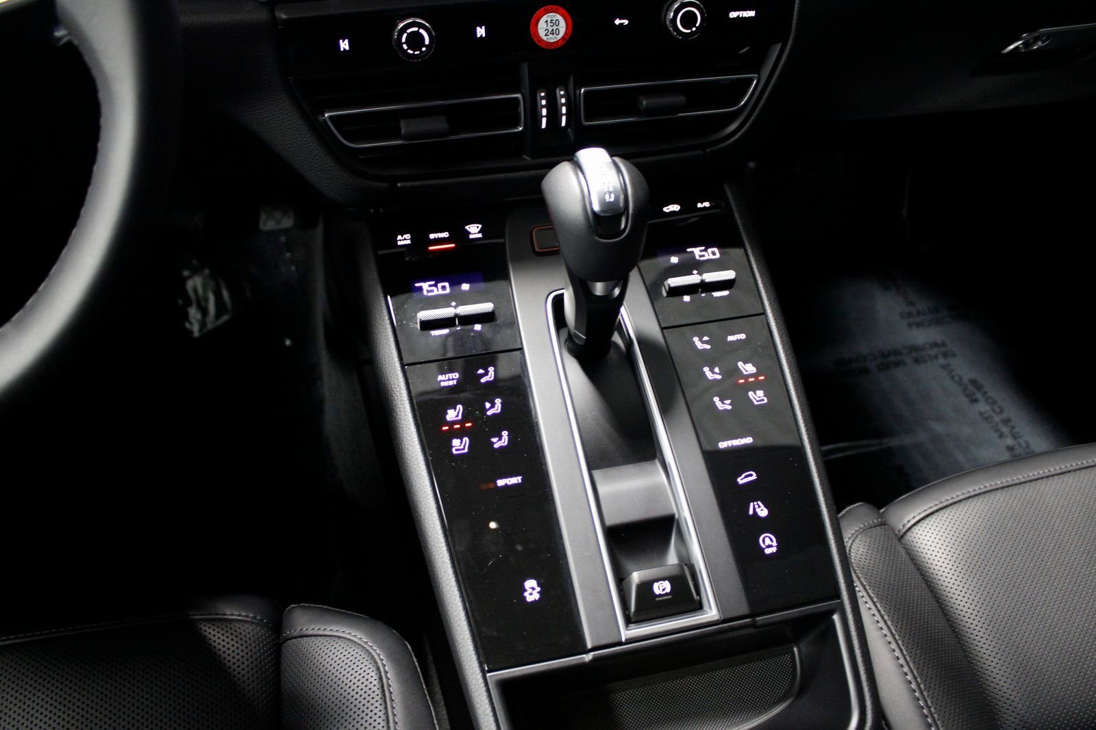 Certified 2025 Porsche Macan image 32