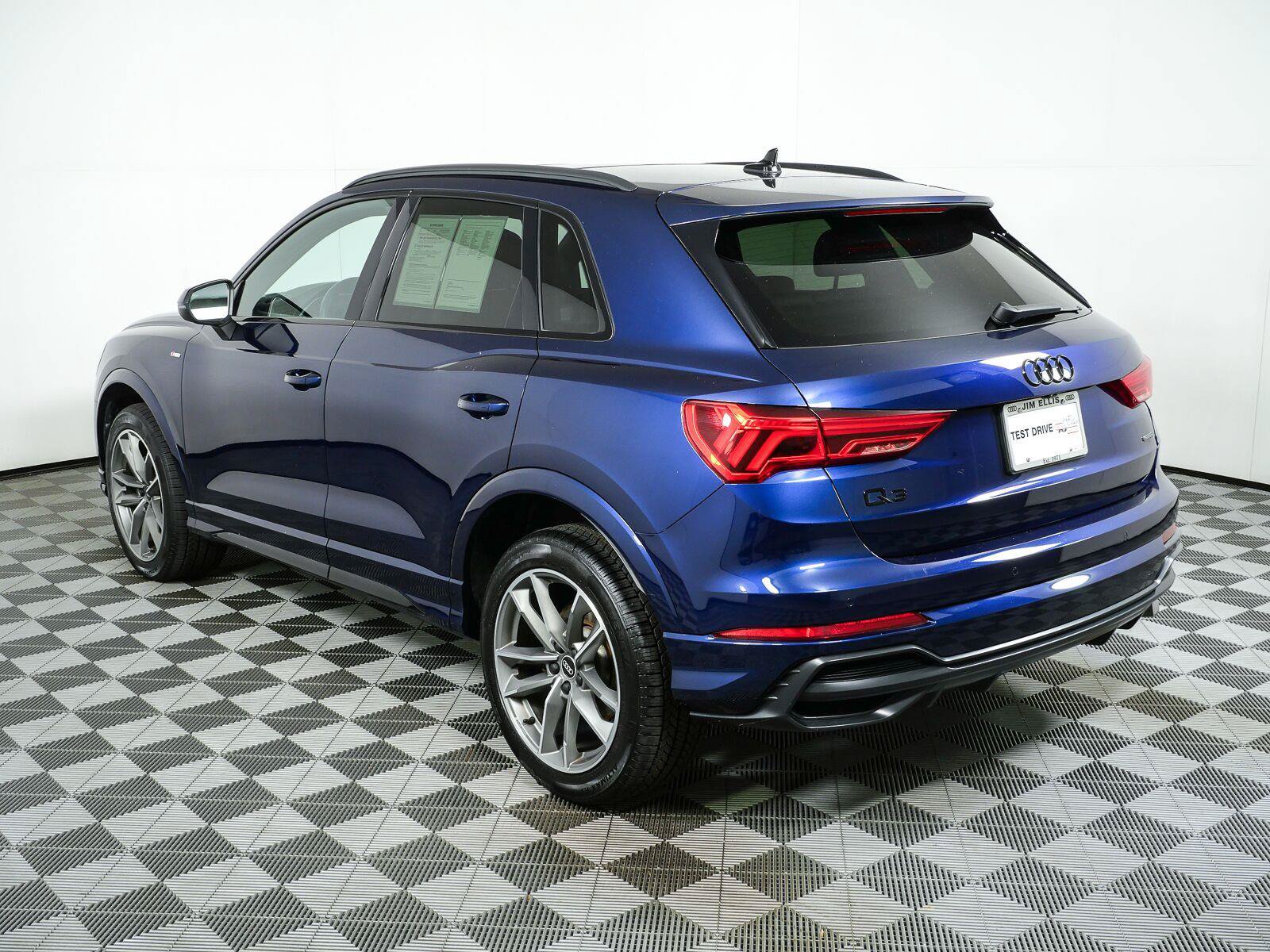 Used 2022 Audi Q3 2.0T Premium Plus w/ Premium Plus Package AWD/4WD image 30