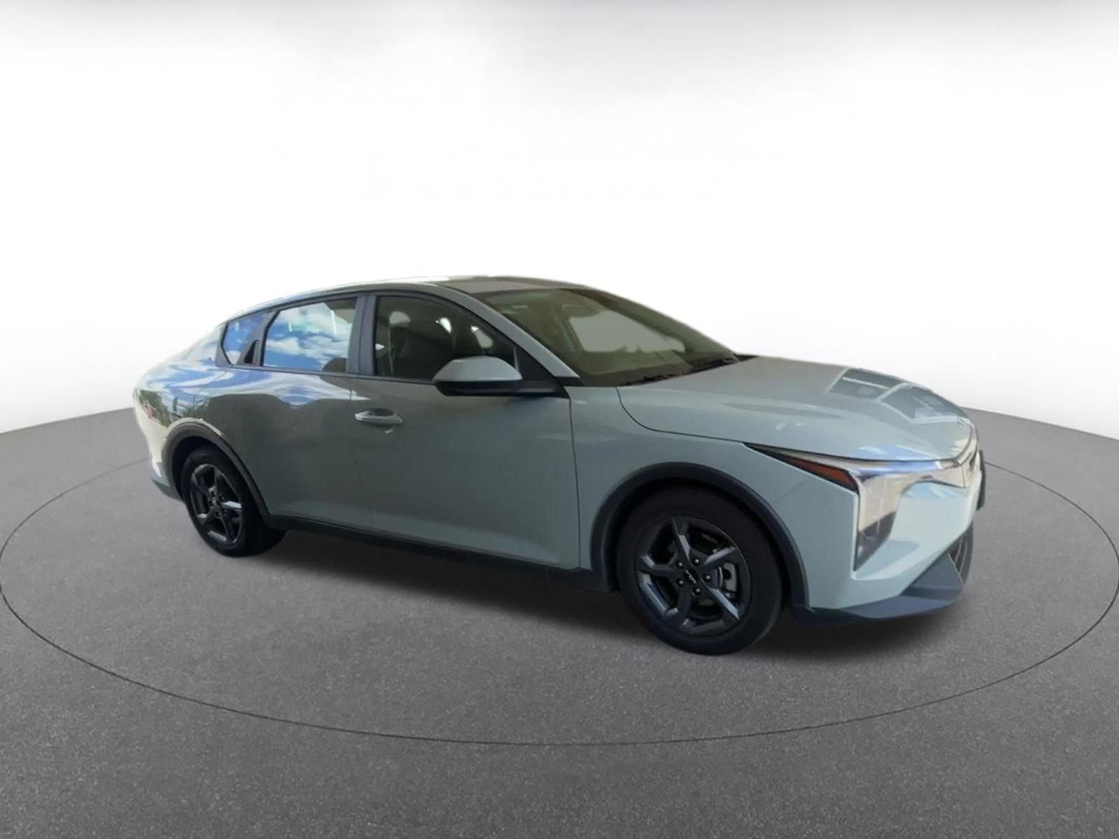 Used 2025 Kia K4 LXS image 2