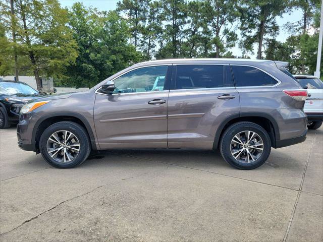 Certified 2016 Toyota Highlander XLE FWD image 2