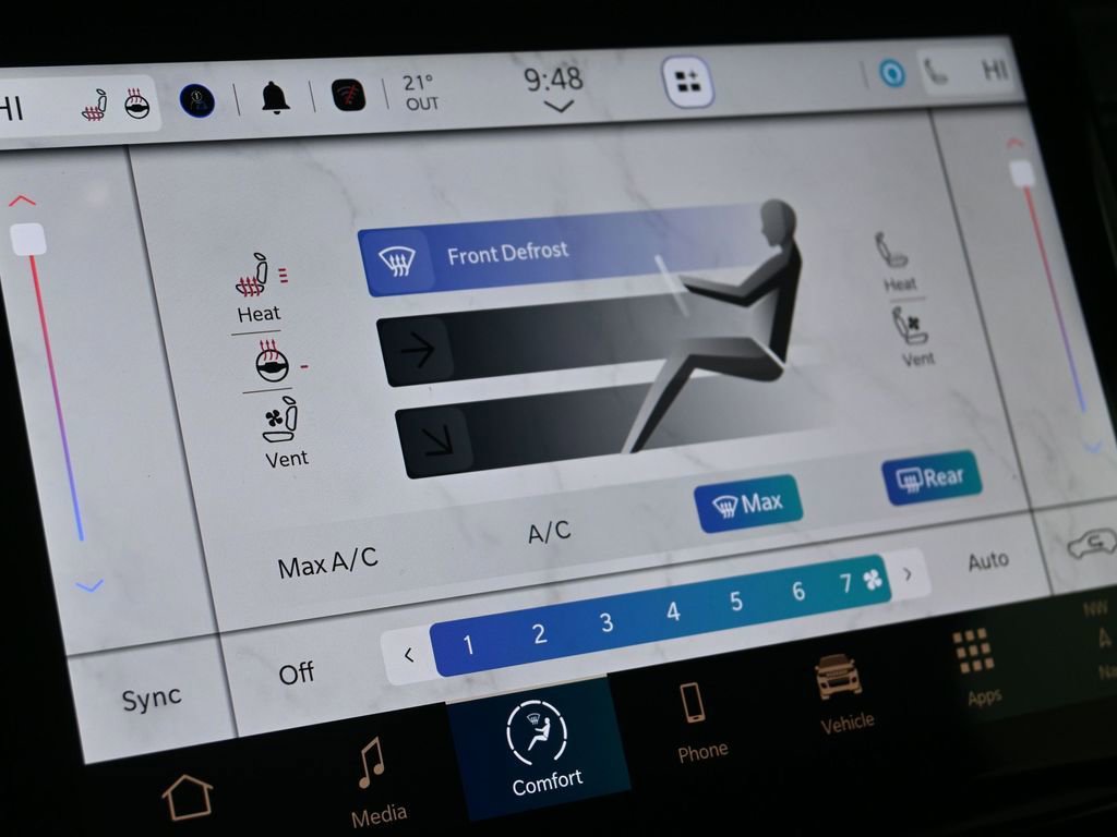 Used 2025 Jeep Grand Cherokee Limited w/ Luxury Tech Group II image 29