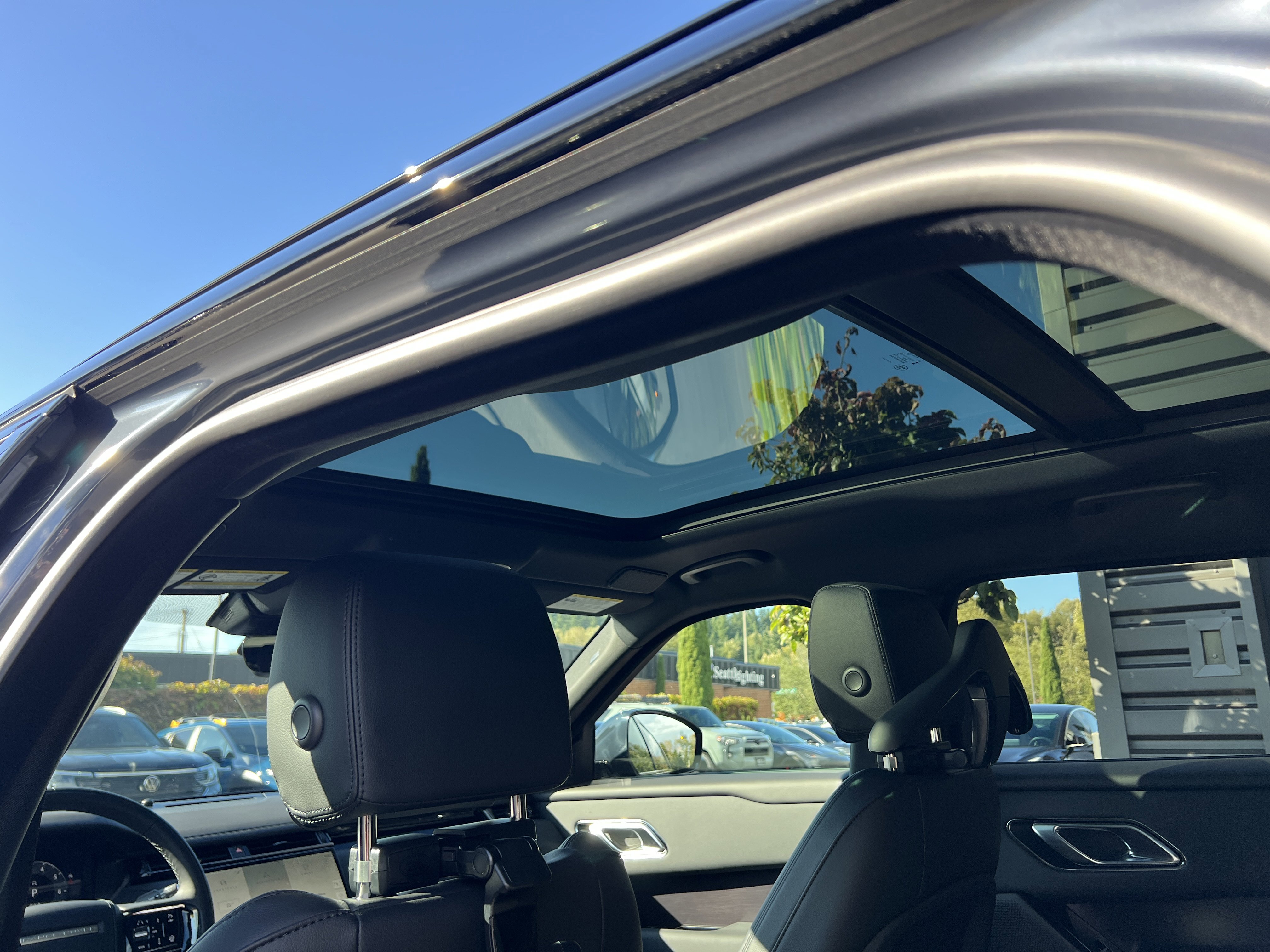 New 2026 Land Rover Range Rover Velar Dynamic SE AWD/4WD image 16