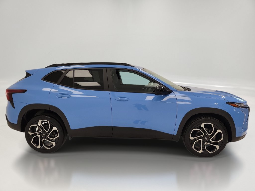 Used 2024 Chevrolet Trax RS w/ Sunroof Package FWD image 4