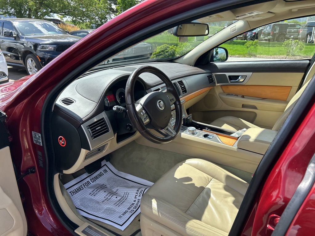 Used 2010 Jaguar XF Luxury RWD image 23