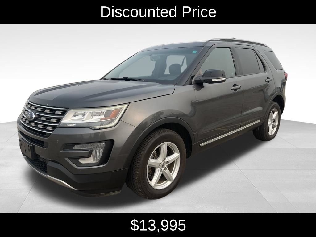 Used 2017 Ford Explorer XLT w/ Equipment Group 202A AWD/4WD image 3