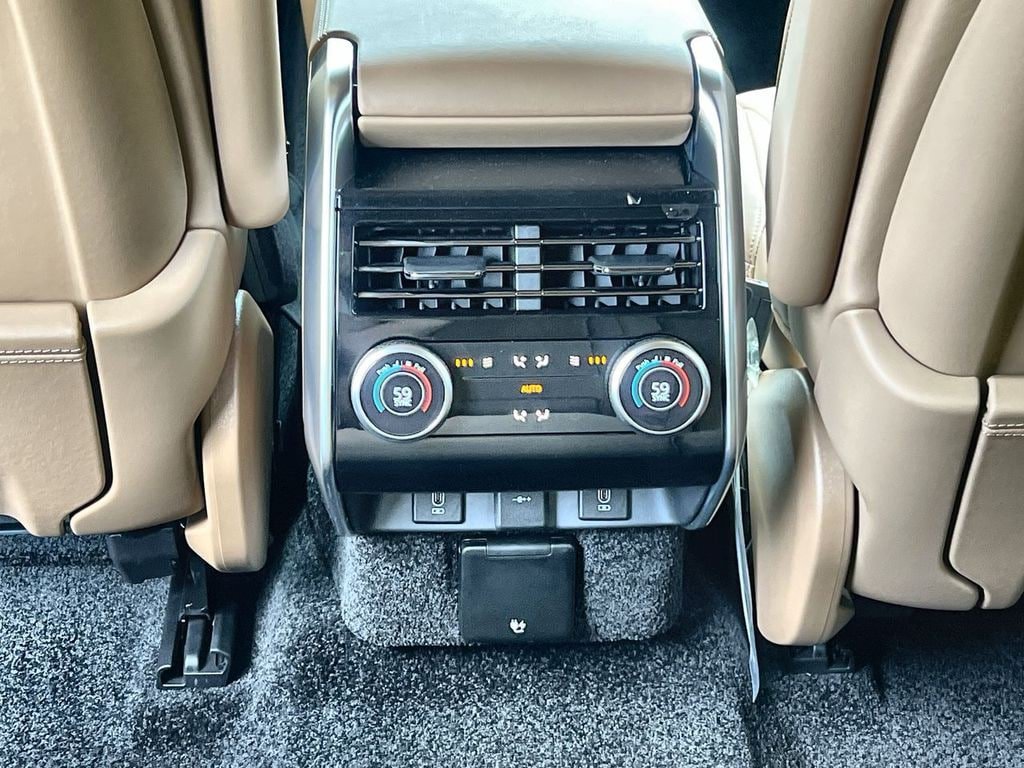 New 2026 Land Rover Range Rover Long Wheelbase SE AWD/4WD image 16